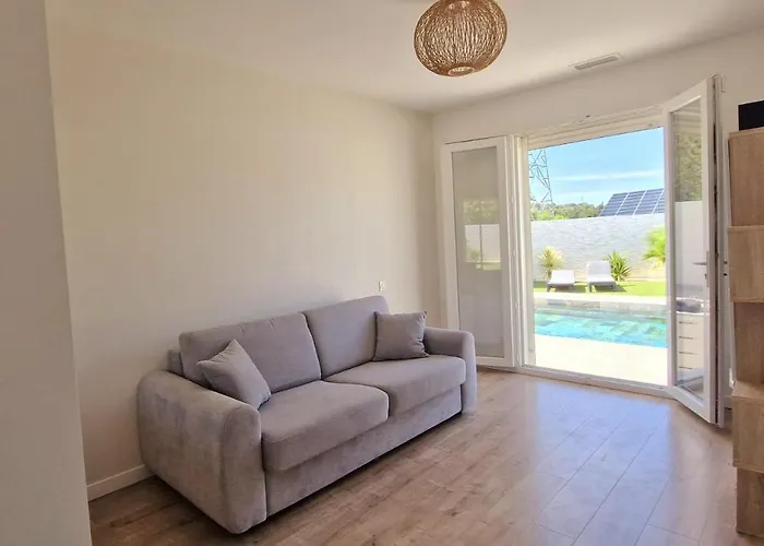 Maison A Louer * ナルボンヌ