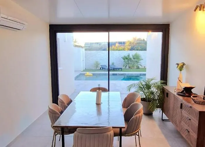 別荘 Maison A Louer ナルボンヌ