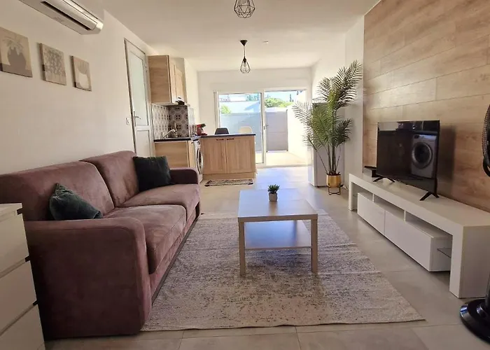 Maison A Louer * ナルボンヌ